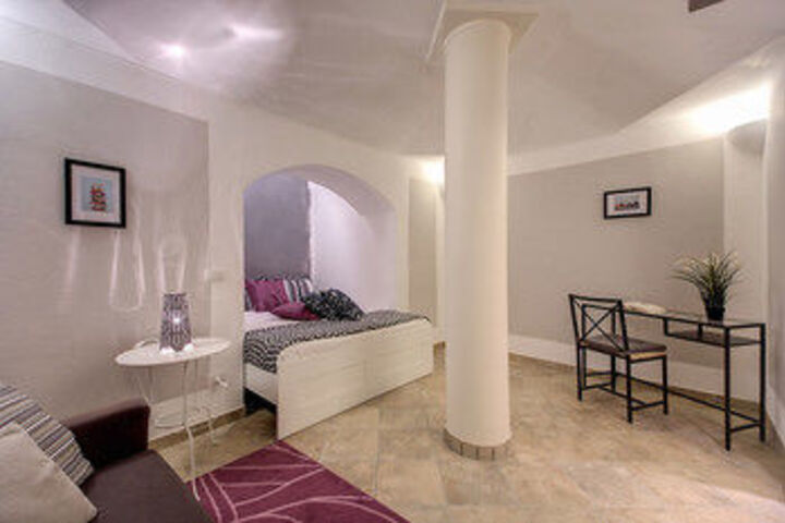 Room 4 of 13