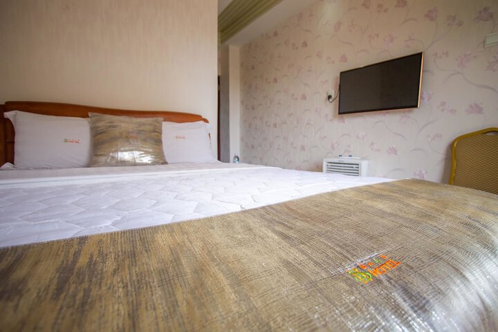 Room 11 of 40