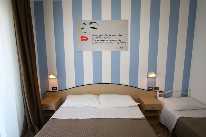 Room 11 of 119