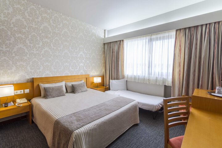 Room 10 of 42