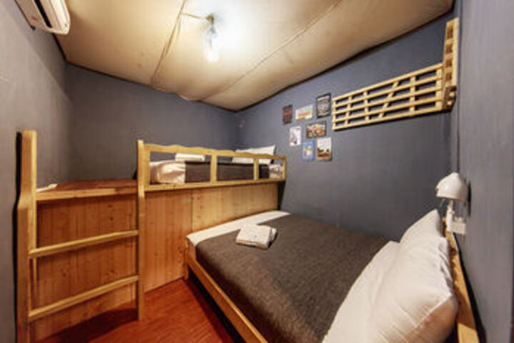 Room 6 of 19