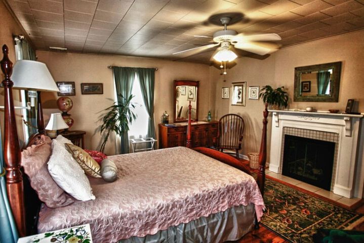 Room 20 of 143