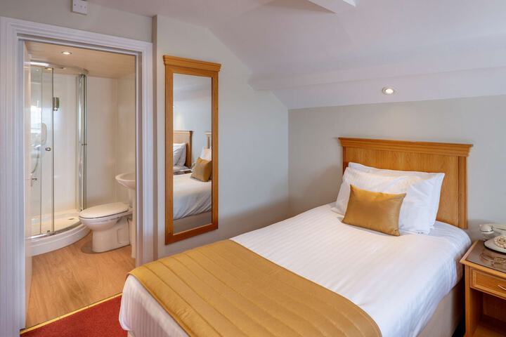 Room 54 of 109
