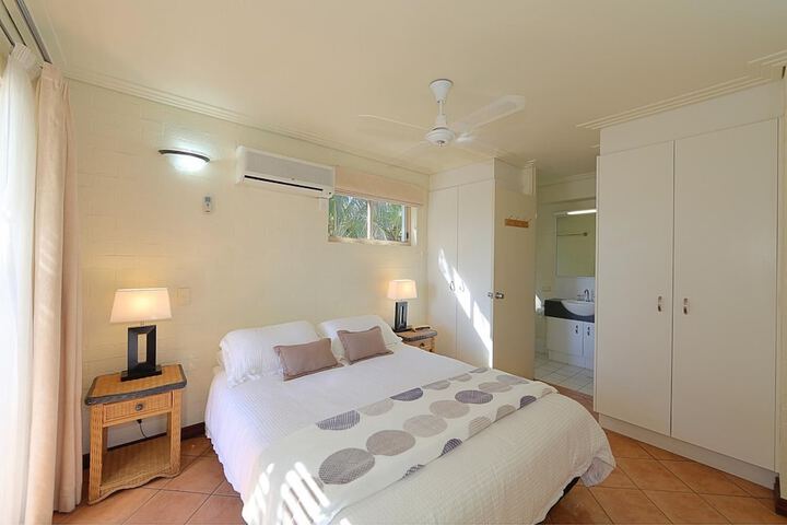 Room 3 of 32