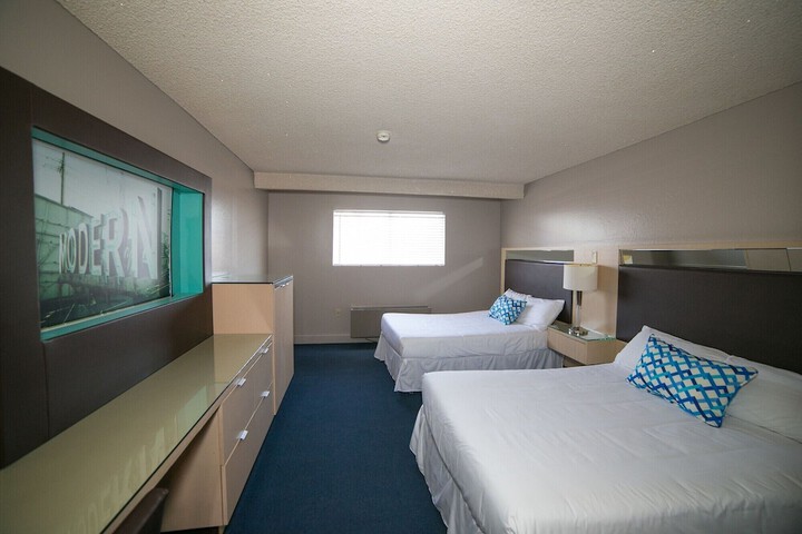 Room 8 of 18