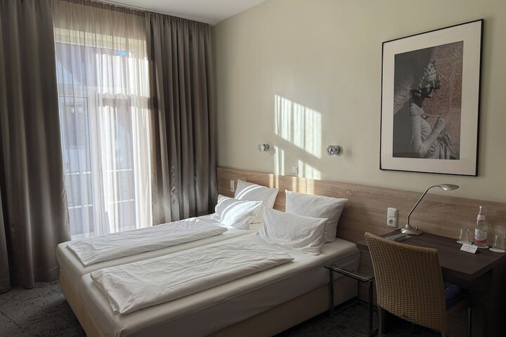 Room 49 of 136