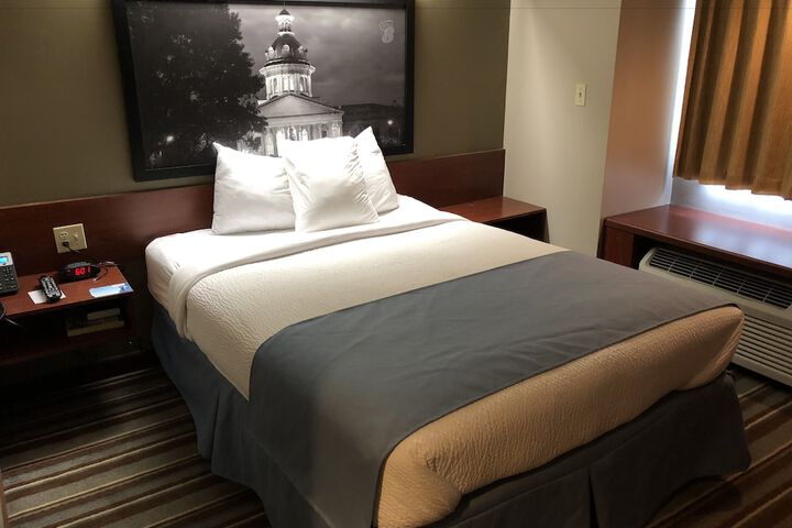 1 Queen Bed (1 of 16)