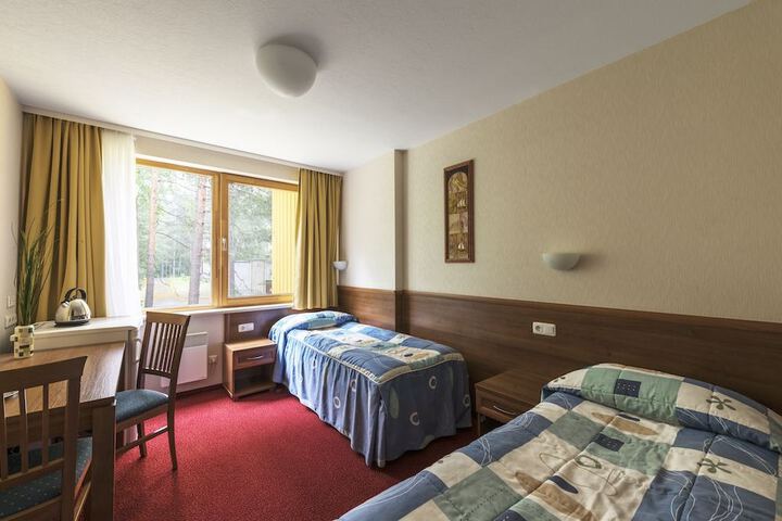 Room 12 of 64