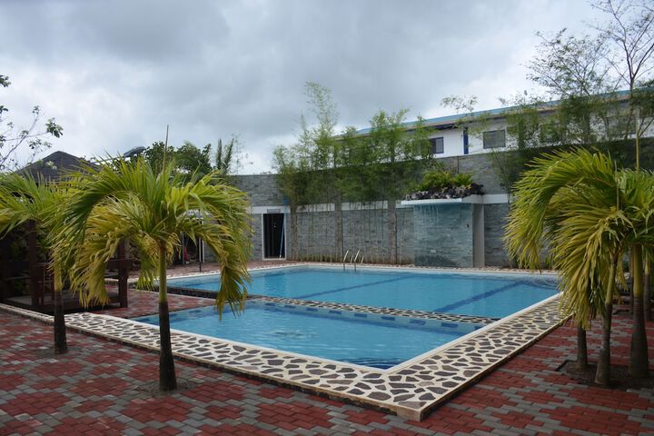 Hotel with Pool