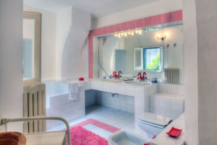 Room 3 of 28