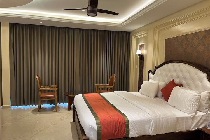 Room 30 of 96
