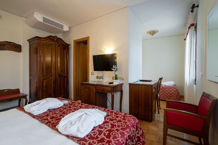 Room 25 of 73