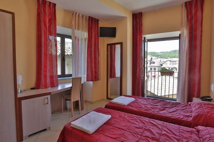 Room 4 of 42