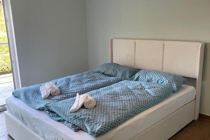 Room 5 of 20