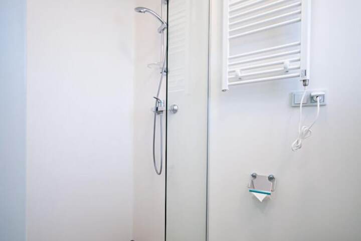Room 9 of 20