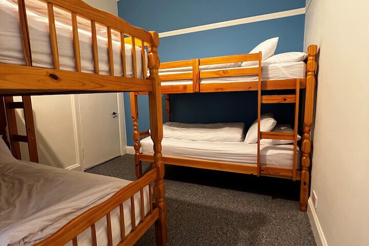 Room 33 of 84
