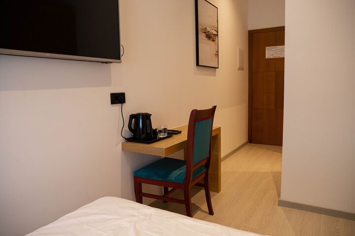 Room 9 of 26