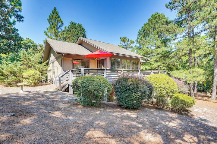 Pinehurst Home: Fire Pit BBQ + Golf Course View!