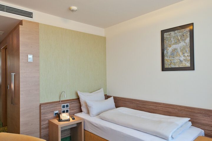 Room 5 of 40