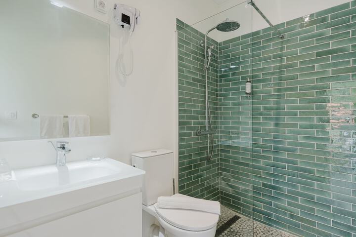 Room 46 of 76