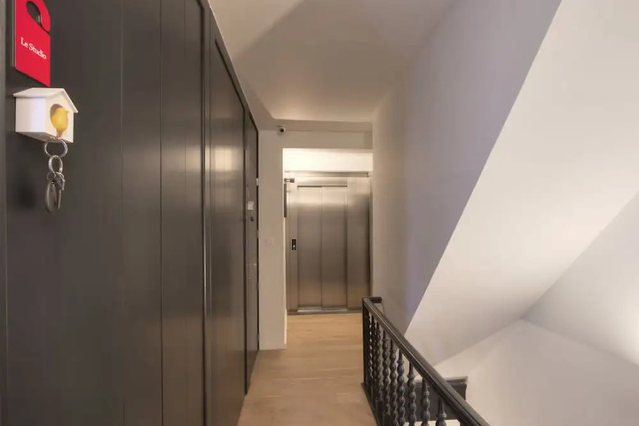 Room 12 of 19