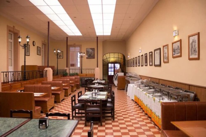 Dining 20 of 24
