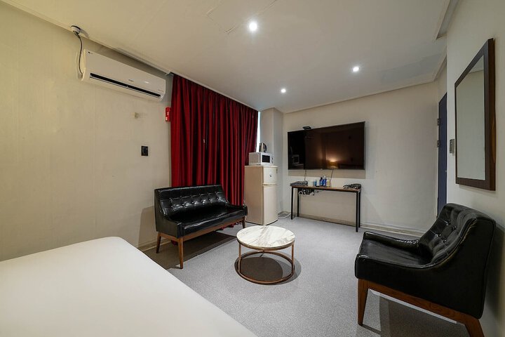 Room 25 of 82