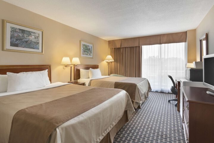 1 Queen Bed Park View (23 of 23)