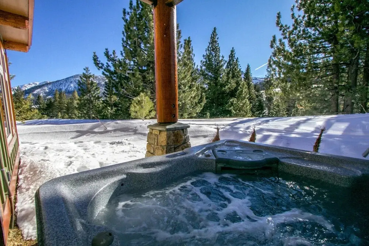 Exterior of Juniper Crest Townhomes at Mammoth Lakes