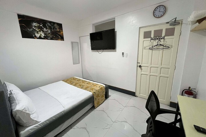 Room 4 of 20