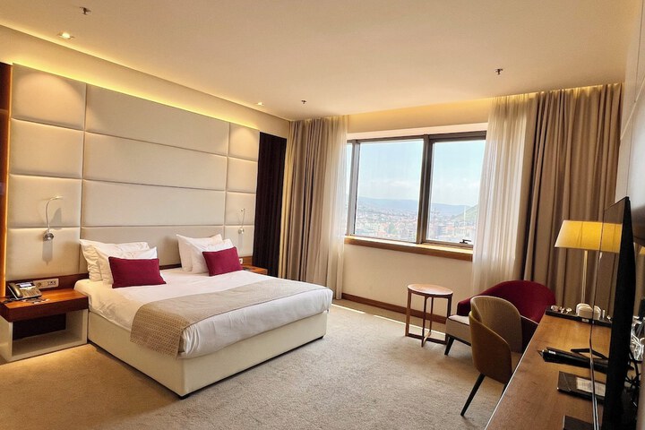Room 31 of 146