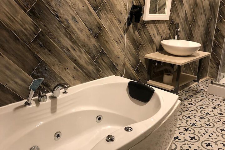 Room 8 of 11