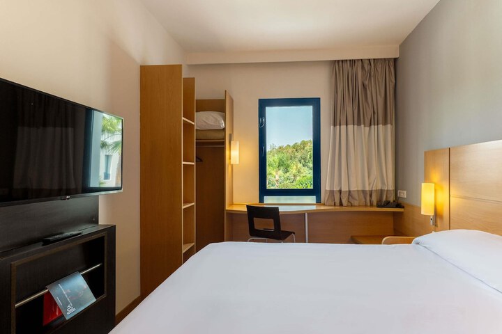Room 15 of 162