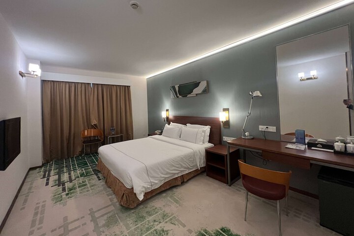 Room 27 of 70