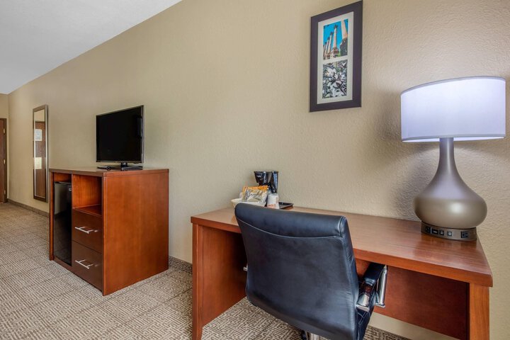 Room 6 of 18