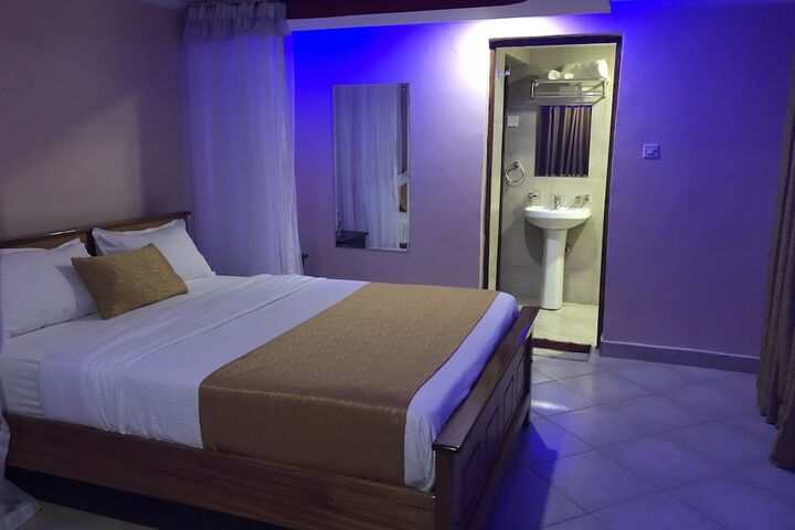 Room 28 of 32
