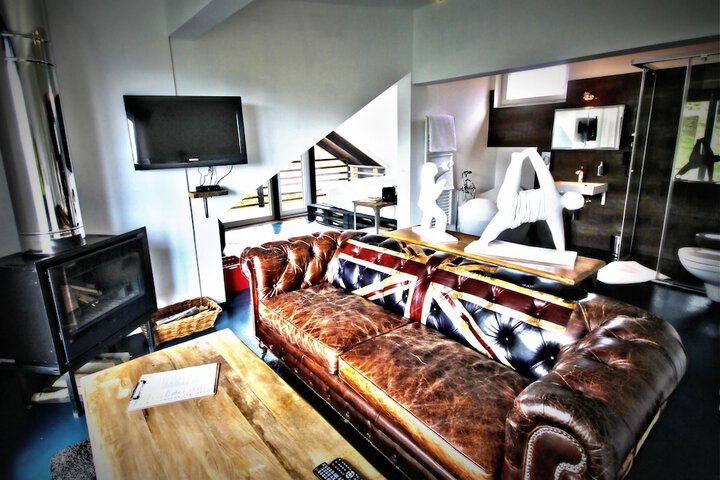 Room 2 of 7