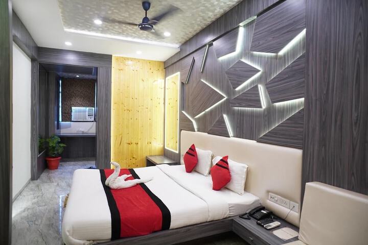 Room 4 of 6