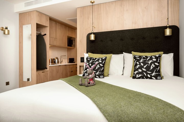 Room 28 of 82