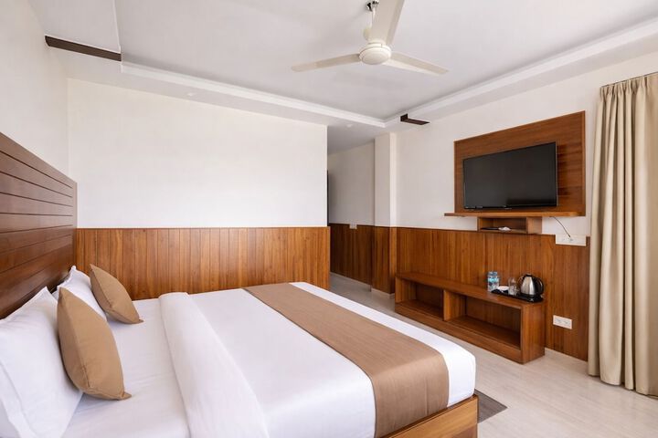 Room 3 of 28