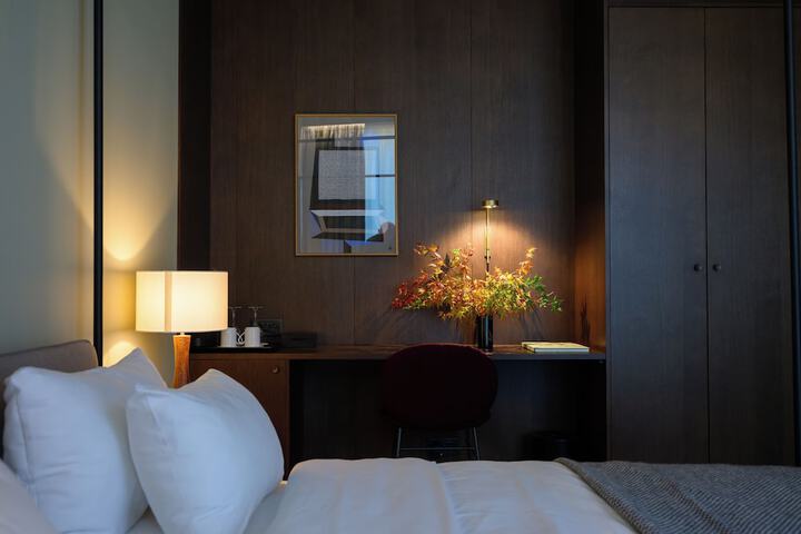 Room 27 of 97