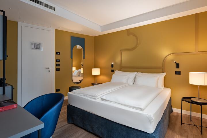 Room 5 of 44