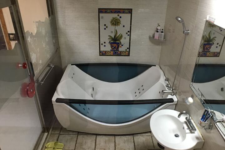 Room 10 of 19