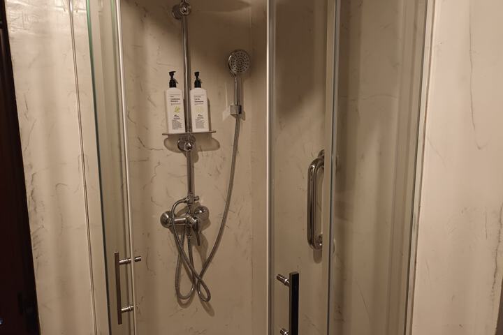 Room 30 of 46