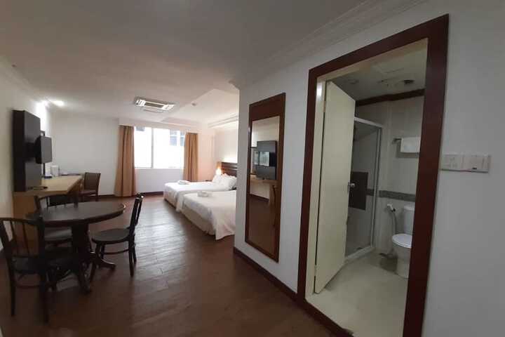 Room 25 of 33