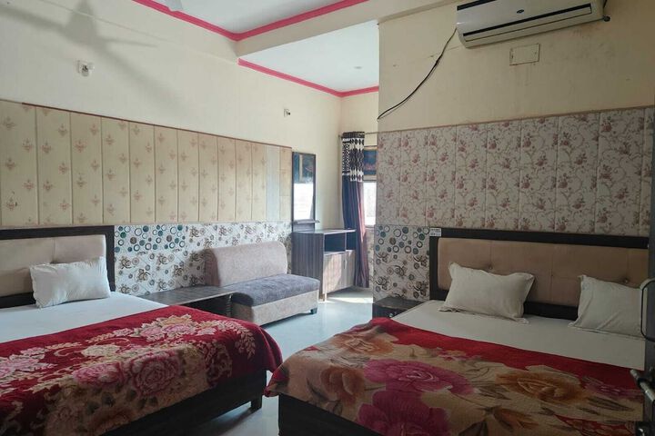 Room 5 of 16