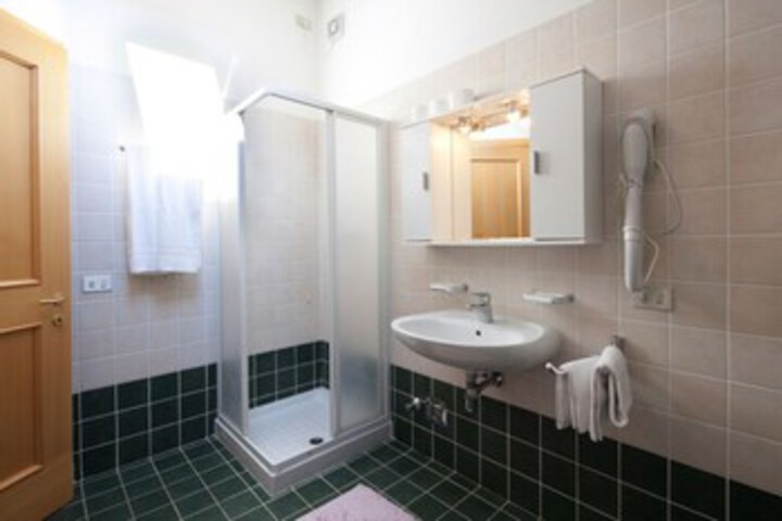 Room 4 of 14