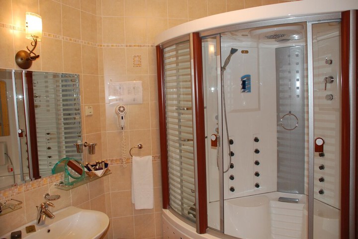 Room 52 of 105