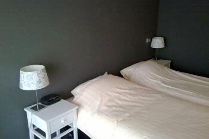 Room 5 of 49