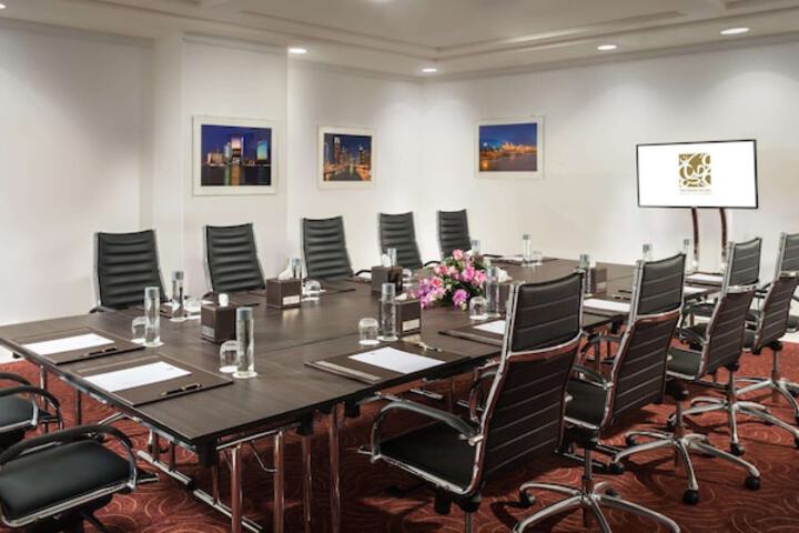 Business Center 68 of 74
